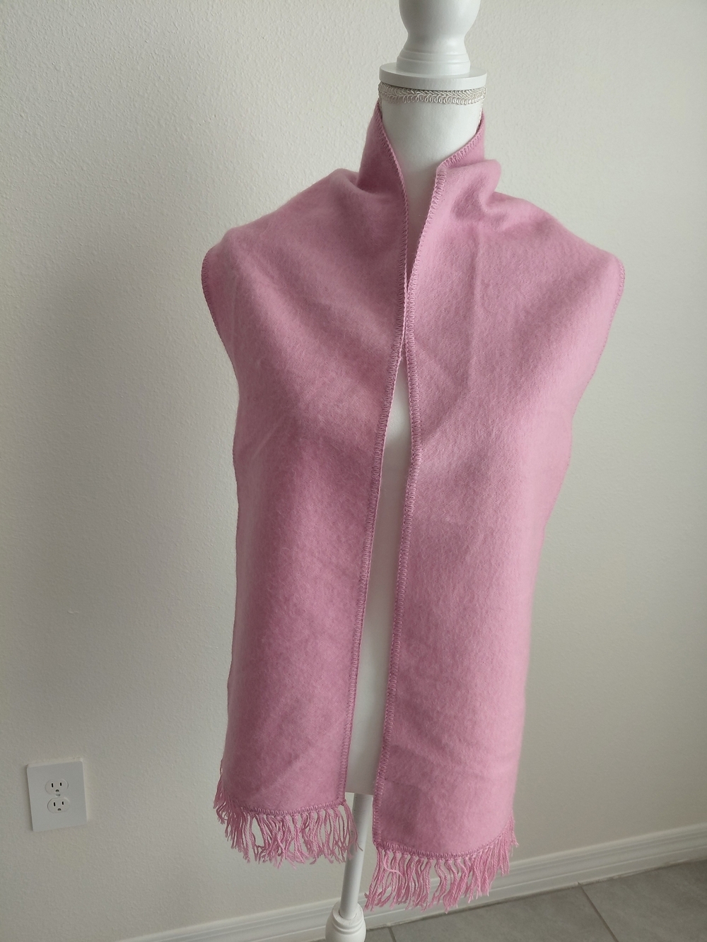 Vintage Le Chaud Lapin Geneva Pink Alpaca Wool Fringe Scarf  Made in Switzerland